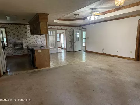 Living - 2723 Davis Rd, Terry, MS 39170 photo 2 of 4