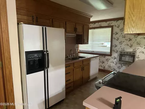 Kitchen - 2723 Davis Rd, Terry, MS 39170 photo 1 of 6