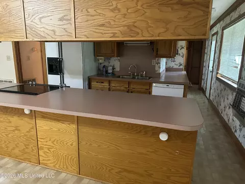 Kitchen - 2723 Davis Rd, Terry, MS 39170 photo 3 of 6