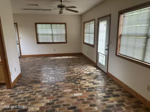 Living - 2723 Davis Rd, Terry, MS 39170 photo 3 of 4
