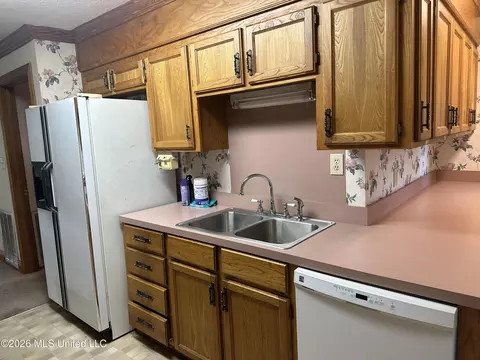 Kitchen - 2723 Davis Rd, Terry, MS 39170 photo 6 of 6