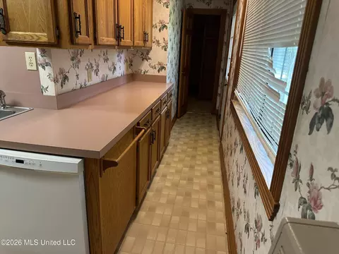 Entry Way - 2723 Davis Rd, Terry, MS 39170 photo 2 of 2