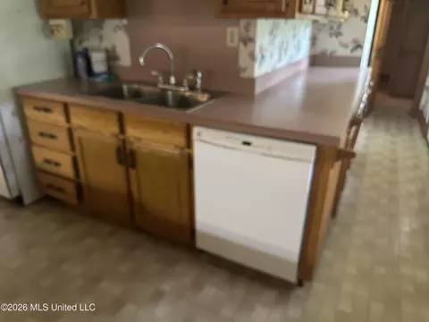 Kitchen - 2723 Davis Rd, Terry, MS 39170 photo 4 of 6