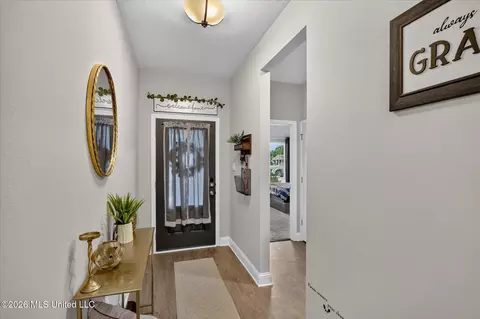 81 Saltmeadow Cir, Ocean Springs, MS 39564