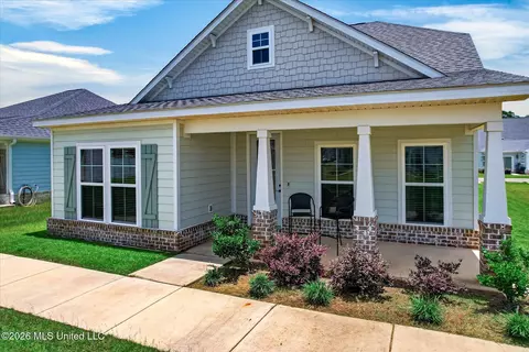 113 Everly Cir, Ocean Springs, MS 39564