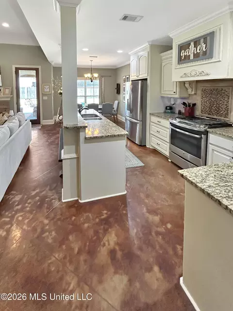 Kitchen - 307 Winterfield Ct, Brandon, MS 39042 photo 2 of 4