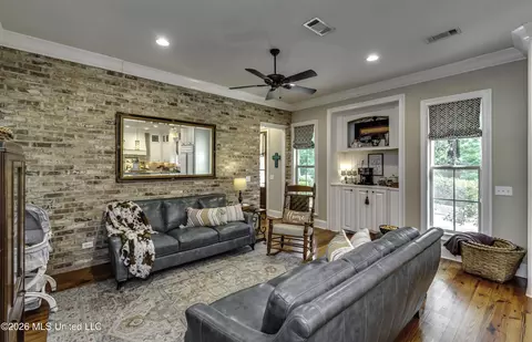 Living - 270 Evergreen Dr, Brandon, MS 39042 photo 4 of 5