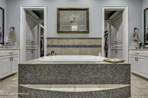 Bath - 270 Evergreen Dr, Brandon, MS 39042 photo 1 of 6