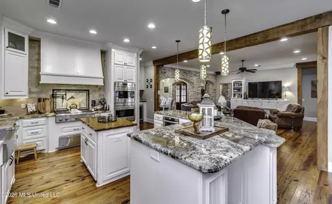 Kitchen - 270 Evergreen Dr, Brandon, MS 39042 photo 2 of 5