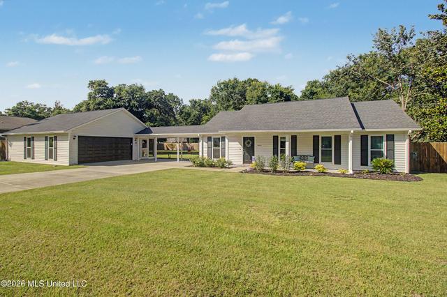 1404 Spruce St, Ocean Springs, MS 39564