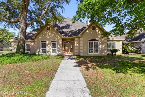 426 Carmargue Ln, Biloxi, MS 39531
