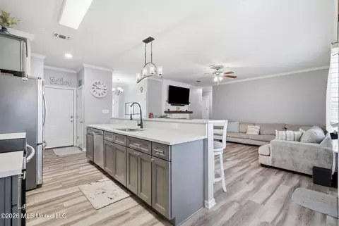 Kitchen - 15 Meadow Path Cir, Picayune, MS 39466 photo 4 of 4