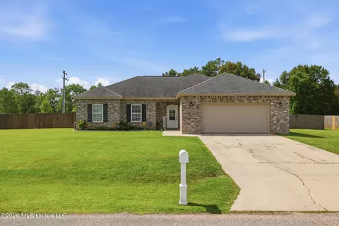 15 Meadow Path Cir, Picayune, MS 39466