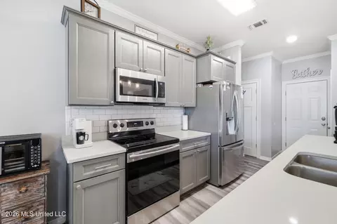 Kitchen - 15 Meadow Path Cir, Picayune, MS 39466 photo 3 of 4