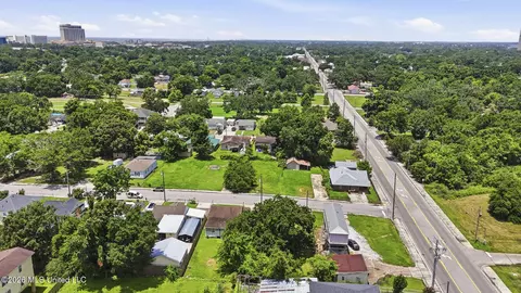 285 Laurel Ct, Biloxi, MS 39530