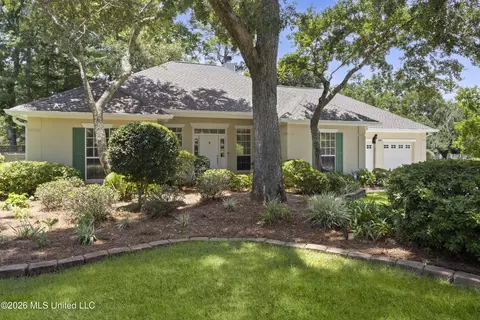 3841 Chaumont Cir, Ocean Springs, MS 39564