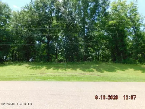 701 Club Car Dr, Hernando, MS 38632