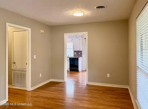 Living - 604 E Biscayne Cv, Clinton, MS 39056 photo 8 of 9