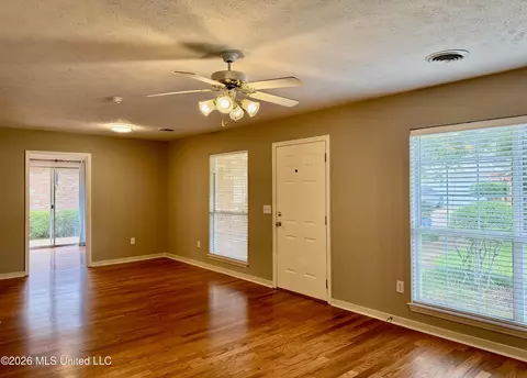 Living - 604 E Biscayne Cv, Clinton, MS 39056 photo 5 of 9
