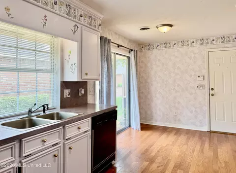Kitchen - 604 E Biscayne Cv, Clinton, MS 39056 photo 14 of 14