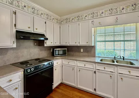 Kitchen - 604 E Biscayne Cv, Clinton, MS 39056 photo 6 of 14