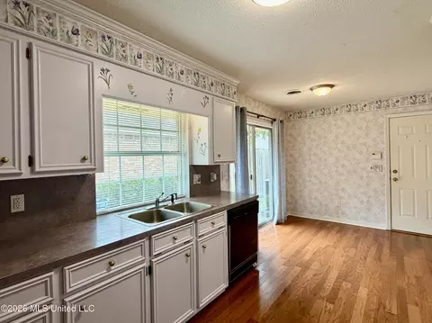 Kitchen - 604 E Biscayne Cv, Clinton, MS 39056 photo 8 of 14