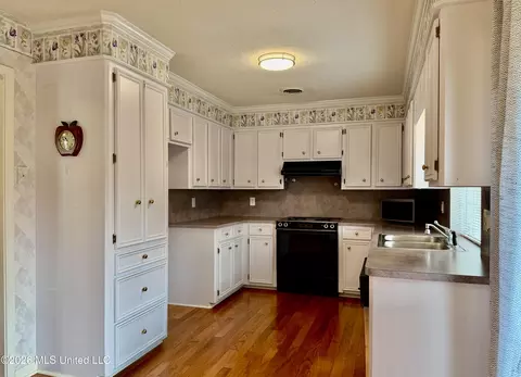 Kitchen - 604 E Biscayne Cv, Clinton, MS 39056 photo 4 of 14