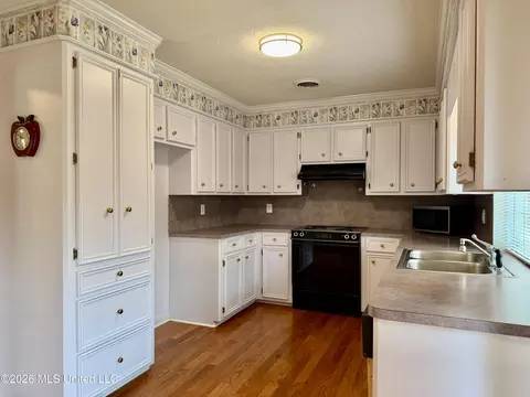 Kitchen - 604 E Biscayne Cv, Clinton, MS 39056 photo 1 of 14
