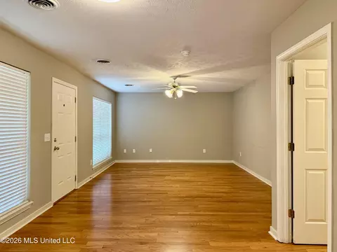 Living - 604 E Biscayne Cv, Clinton, MS 39056 photo 2 of 9