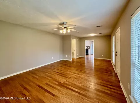 Living - 604 E Biscayne Cv, Clinton, MS 39056 photo 3 of 9