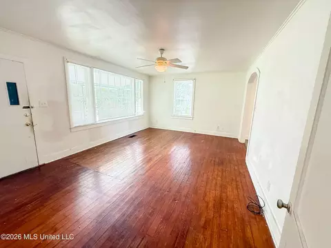 Living - 718 S 5th St, Mccomb, MS 39648 photo 2 of 3