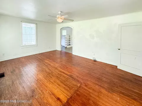Living - 718 S 5th St, Mccomb, MS 39648 photo 1 of 3
