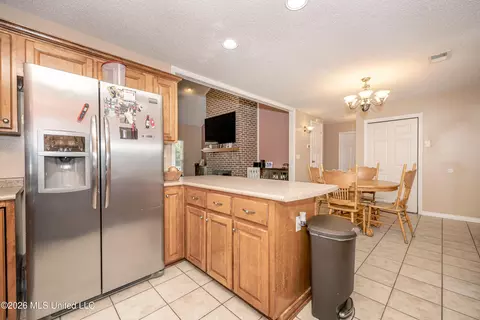Kitchen - 9227 Nancy Dr, Biloxi, MS 39532 photo 5 of 6
