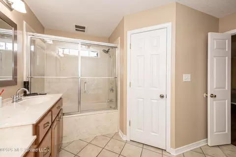Bath - 9227 Nancy Dr, Biloxi, MS 39532 photo 3 of 5