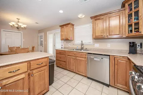 Kitchen - 9227 Nancy Dr, Biloxi, MS 39532 photo 3 of 4