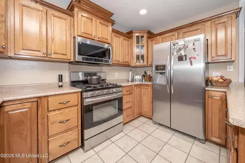 Kitchen - 9227 Nancy Dr, Biloxi, MS 39532 photo 2 of 4