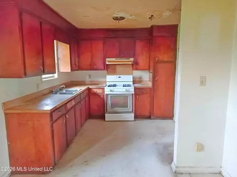 802 Gentle Ben Ave, Yazoo City, MS 39194