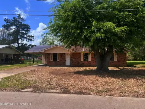 802 Gentle Ben Ave, Yazoo City, MS 39194