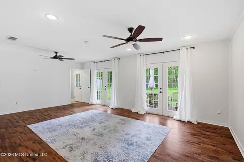 Living - 215 Sheryl Dr, Madison, MS 39110 photo 1 of 5