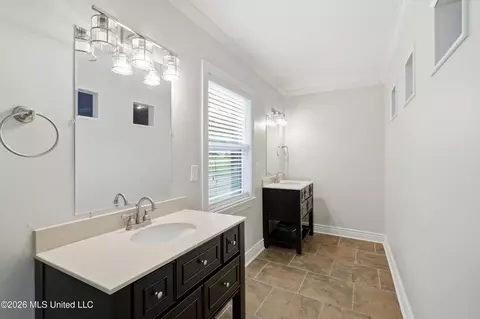Bath - 215 Sheryl Dr, Madison, MS 39110 photo 5 of 7