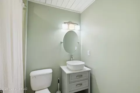 Bath - 215 Sheryl Dr, Madison, MS 39110 photo 3 of 7