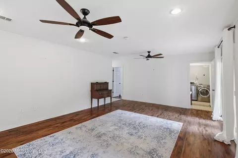 Living - 215 Sheryl Dr, Madison, MS 39110 photo 3 of 5