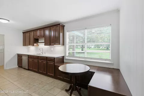Kitchen - 215 Sheryl Dr, Madison, MS 39110 photo 5 of 5