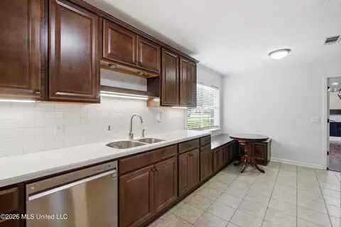 Kitchen - 215 Sheryl Dr, Madison, MS 39110 photo 3 of 5