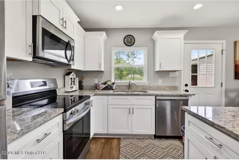 Kitchen - 8595 Mint Julep Dr, Perkinston, MS 39573 photo 3 of 4