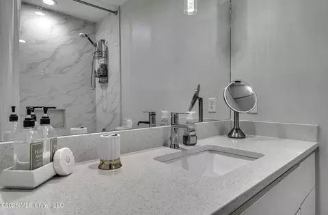 Bath - 413 W Main St, Raymond, MS 39154 photo 6 of 7