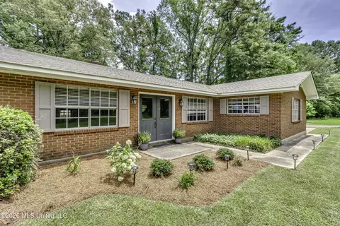 413 W Main St, Raymond, MS 39154