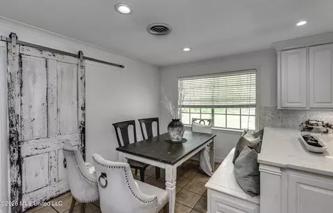 Dining - 413 W Main St, Raymond, MS 39154 photo 3 of 5