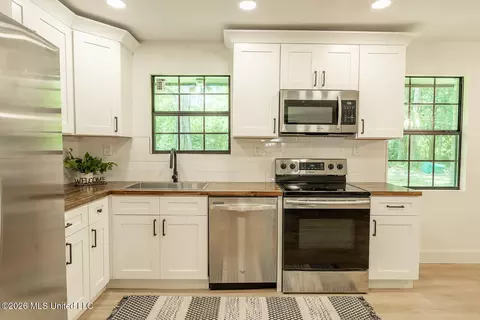 Kitchen - 809 Jarrell St, Picayune, MS 39466 photo 2 of 4