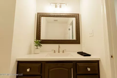 Bath - 809 Jarrell St, Picayune, MS 39466 photo 3 of 6